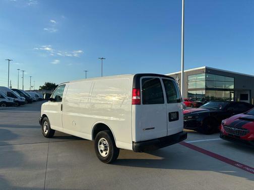 Summit White 2018 Chevrolet Express 2500 Work Van