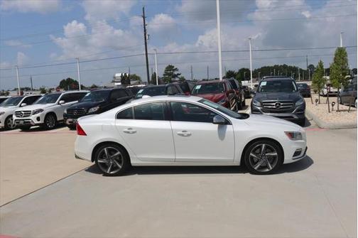 2015 Volvo S60 T6 R-Design Platinum