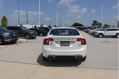2015 Volvo S60 T6 R-Design Platinum