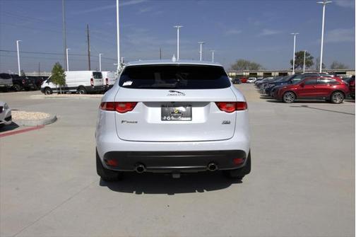 2017 Jaguar F-PACE 35t R-Sport