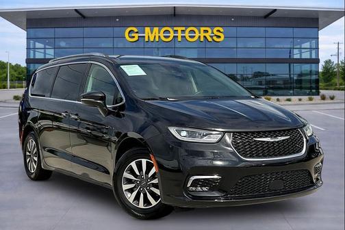 Brilliant Black Crystal Pearlcoat 2021 Chrysler Pacifica Touring L