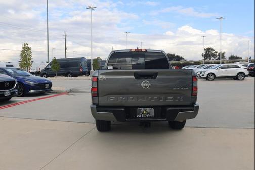 2024 Nissan Frontier SV