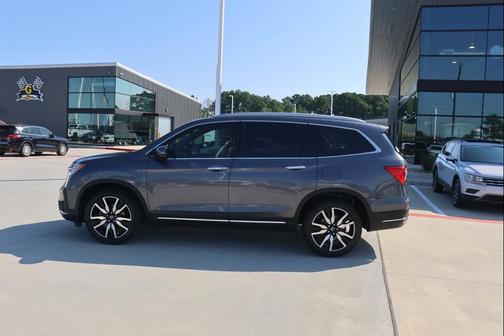 2022 Honda Pilot Touring 8-Passenger