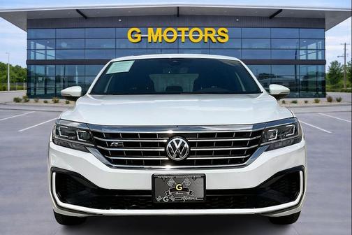 Pure White 2021 Volkswagen Passat 2.0T R-Line