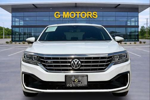 Pure White 2021 Volkswagen Passat 2.0T R-Line