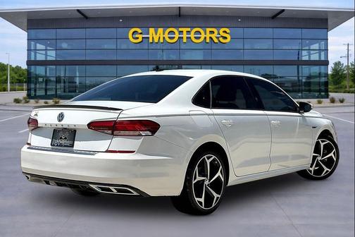 Pure White 2021 Volkswagen Passat 2.0T R-Line