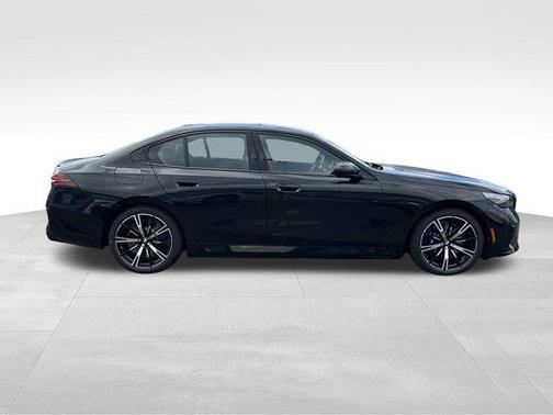 Black Sapphire Metallic 2027 BMW 550e 550e xDrive