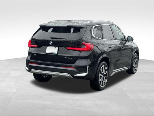 Black Sapphire Metallic 2026 BMW X1 xDrive28i