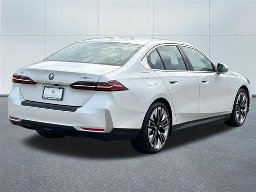 2025 BMW i5 xDrive40