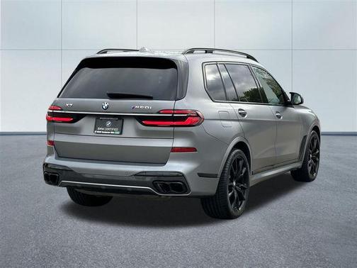 2023 BMW X7 M60i