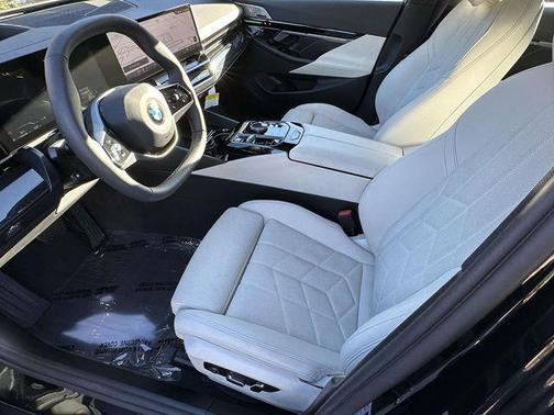 2026 BMW 530 i xDrive