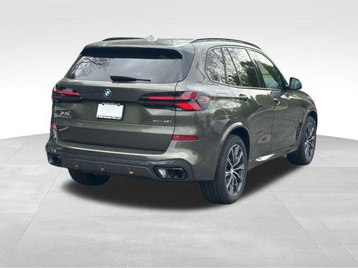 Manhattan Green Metallic 2026 BMW X5 xDrive40i