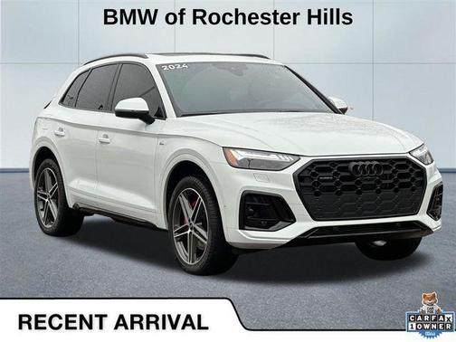 Glacier White Metallic 2024 Audi Q5 e 55 S line Prestige