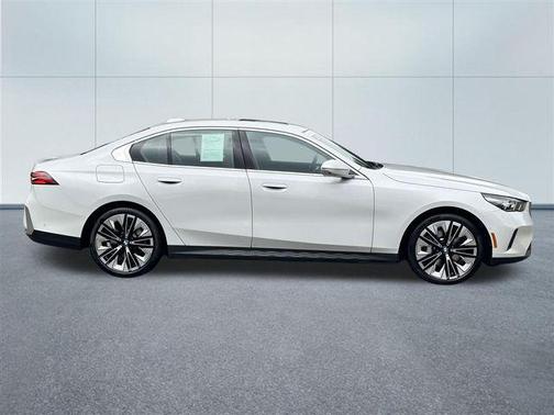 2025 BMW 530 i xDrive