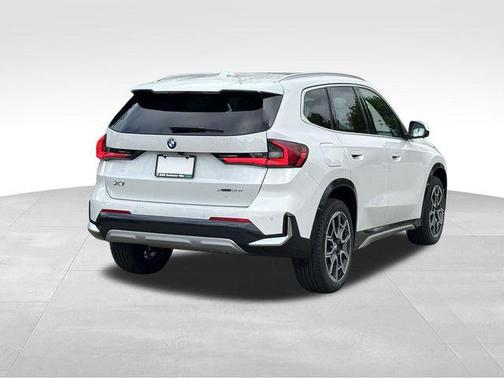 Mineral White Metallic 2026 BMW X1 xDrive28i