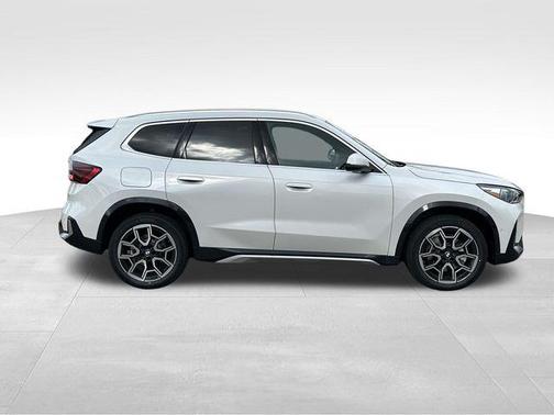 Mineral White Metallic 2026 BMW X1 xDrive28i