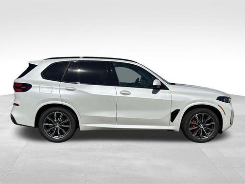 Mineral White Metallic 2026 BMW X5 xDrive40i