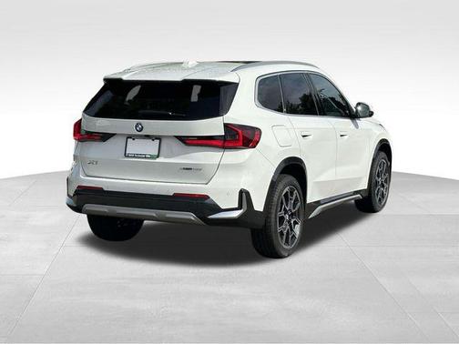Alpine White 2026 BMW X1 xDrive28i