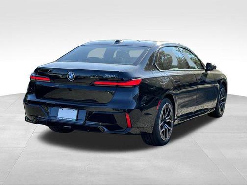 2025 BMW 740 i xDrive