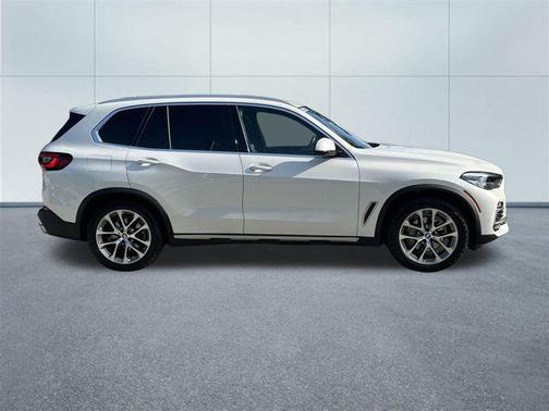 Mineral White Metallic 2021 BMW X5 xDrive40i