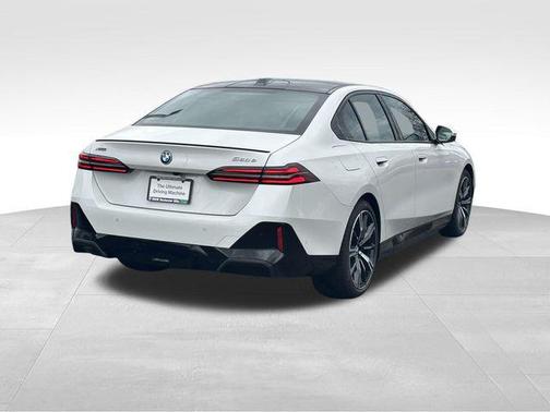 Mineral White Metallic 2026 BMW 550e xDrive