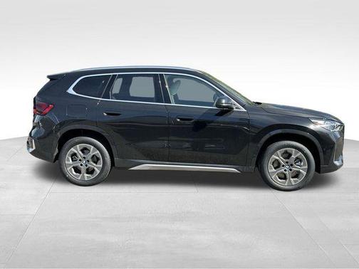 Black Sapphire Metallic 2026 BMW X1 xDrive28i