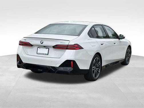 Mineral White Metallic 2027 BMW 530 i xDrive