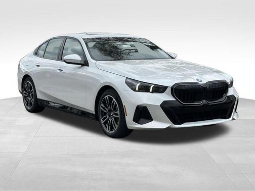 Mineral White Metallic 2027 BMW 530 i xDrive