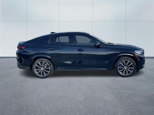 2022 BMW X6 M50i