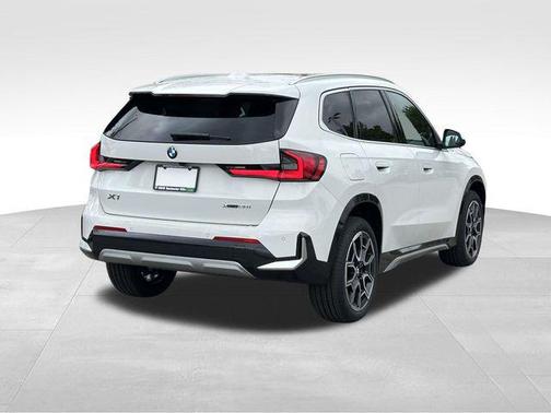 Alpine White 2026 BMW X1 xDrive28i