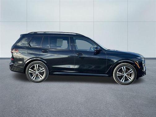 2024 BMW X7 M60i