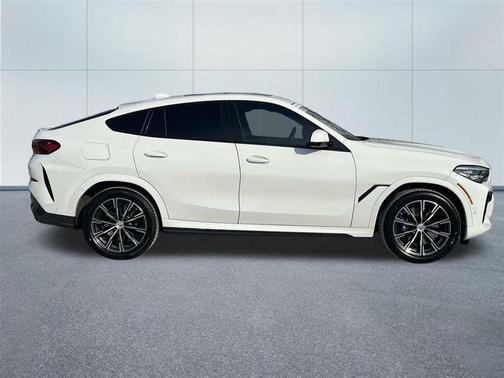 2022 BMW X6 M50i