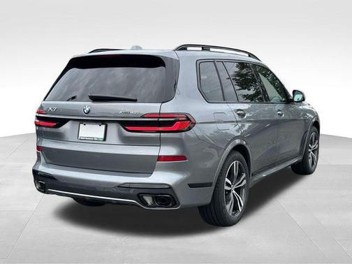 Skyscraper Grey Metallic 2027 BMW X7 xDrive40i