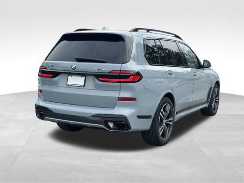 Brooklyn Grey Metallic 2026 BMW X7 xDrive40i