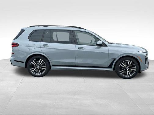 Brooklyn Grey Metallic 2026 BMW X7 xDrive40i