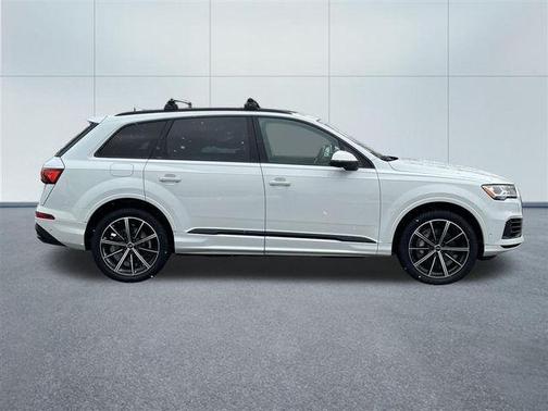2023 Audi Q7 55 Premium Plus