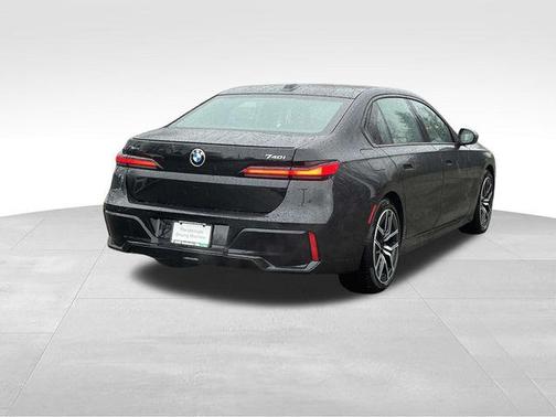 Black Sapphire Metallic 2026 BMW 740 xDrive