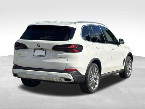 Alpine White 2026 BMW X5 xDrive40i