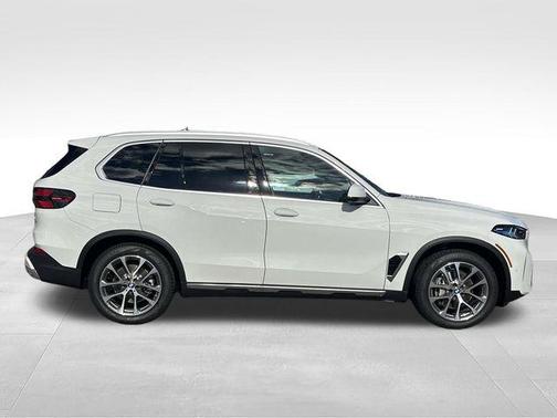 Alpine White 2026 BMW X5 xDrive40i