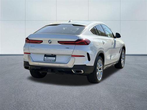 Mineral White Metallic 2021 BMW X6 xDrive40i