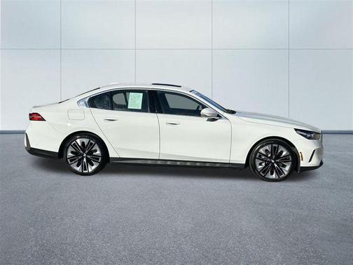 2025 BMW 530 i xDrive