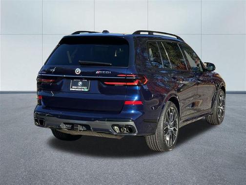 2023 BMW X7 M60i