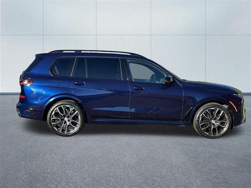 2023 BMW X7 M60i