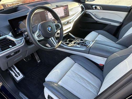 2023 BMW X7 M60i
