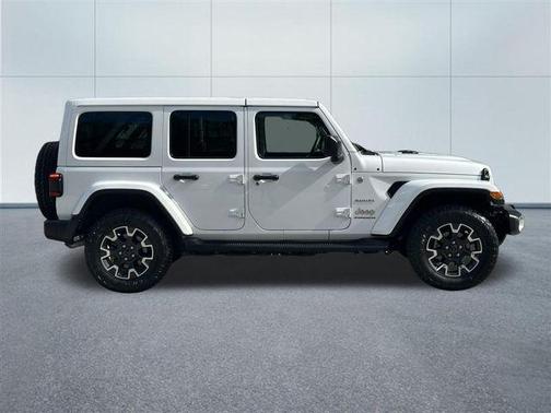 Bright White Clearcoat 2024 Jeep Wrangler 4-Door Sahara 4x4