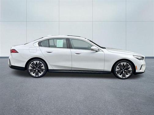 2024 BMW 530 i xDrive