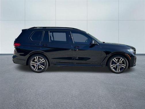Black Sapphire Metallic 2022 BMW X7 M50i