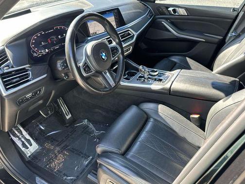 Black Sapphire Metallic 2022 BMW X7 M50i