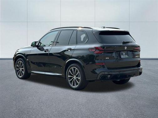 2025 BMW X5 M60i