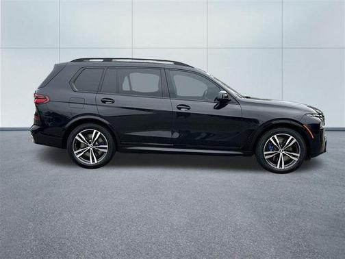 Black Sapphire Metallic 2025 BMW X7 M60i